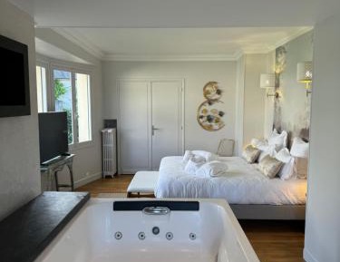 King Room with Spa Bath