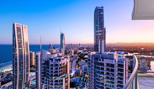 5-Bedroom Panoramic Ocean View Sub-penthouse
