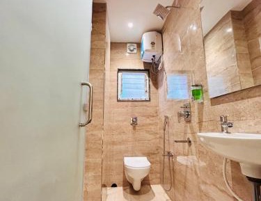 Deluxe Double Room (2 Adults + 1 Child)