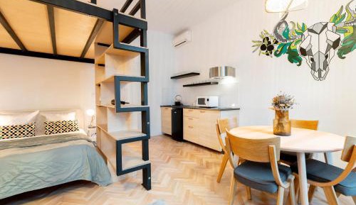 Studio with Private External Bathroom