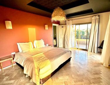 Deluxe Queen Suite