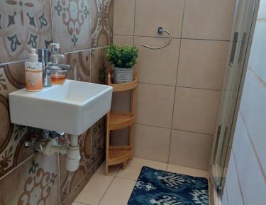 Basic Triple Room with Shared Bathroom