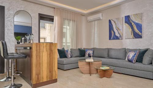 Deluxe One-Bedroom Apartment