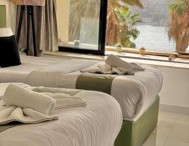Deluxe Double Room (2 Adults + 1 Child)