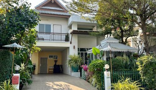 Villa with Garden View