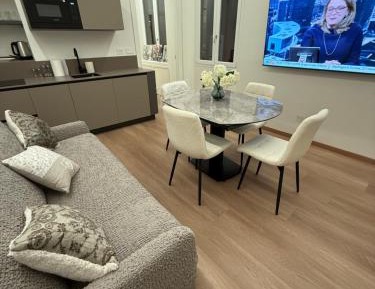 One-Bedroom Deluxe Apartment