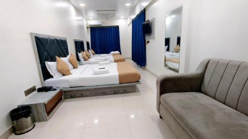 Deluxe Family Room