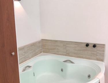 Studio with Spa Bath