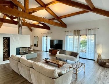 Three-Bedroom Deluxe Apartment