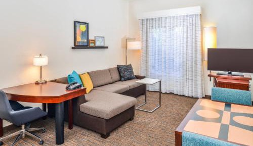 King Studio with Sofa Bed - Hearing Accessible