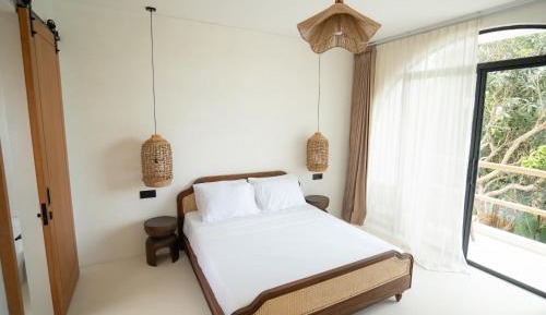 King Suite with Pool View
