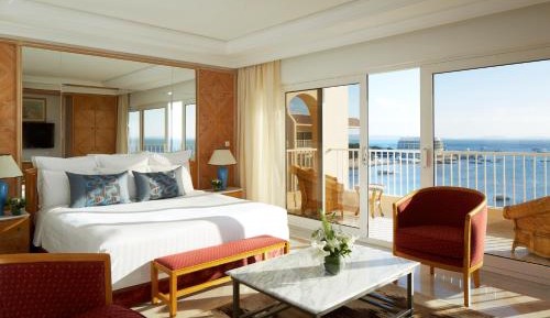 One-Bedroom Neptune King Suite with Balcony and Sea View
