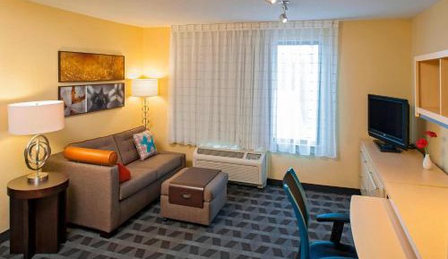 One-Bedroom Queen Suite