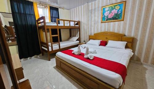 Quadruple Room with Private Bathroom