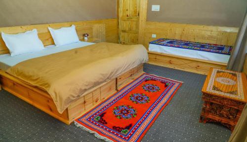 Double or Twin Room with Mountain View