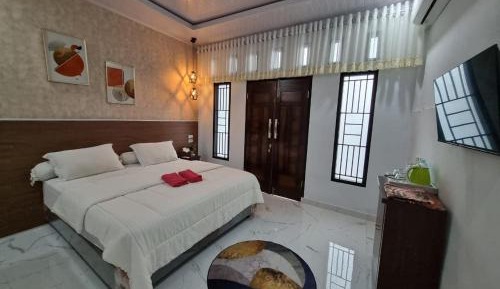 Family Room with Private Bathroom