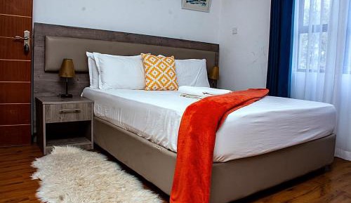 Deluxe Queen Room