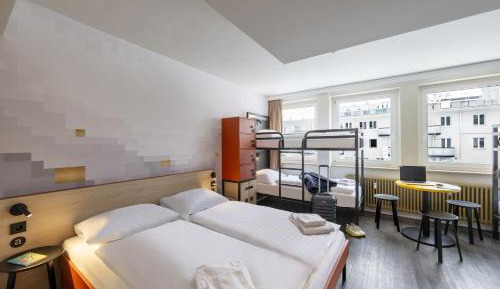 6-Bed Room