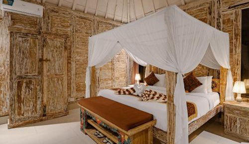 Wooden One-Bedroom Villa with Private Pool