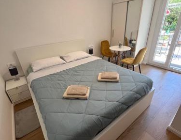 One-Bedroom Apartment with Terrace
