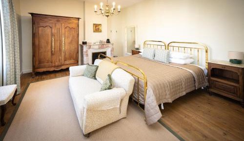 Deluxe King Suite