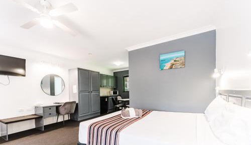 Deluxe Renovated Spa Room (Not Pet-Friendly)