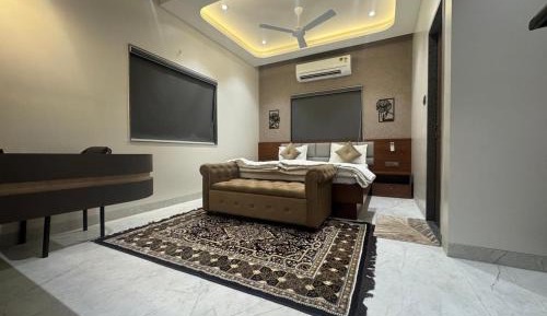 Deluxe King Suite