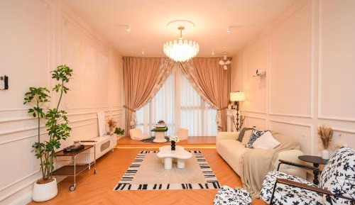 Three-Bedrooms Premium Apartment with Bathtub & Projector