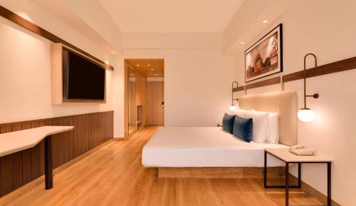 Business Double or Twin Room  (20% off on session of Spa ,Enjoy Happy Hours with 1+1 offer and 10% Off on Laundry service)