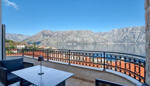 Two-Bedroom Apartment with Balcony and Sea View