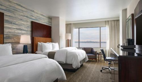Deluxe Double Room with Water View - Hearing Accessible