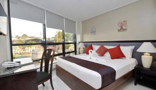 Deluxe Queen Room