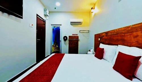 Deluxe Queen Room
