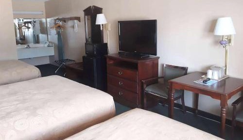 Queen Room with Three Queen Beds - Second Floor - Non-Smoking