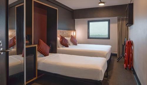 Triple Room with 1 King and 1 Single bed with Habour View