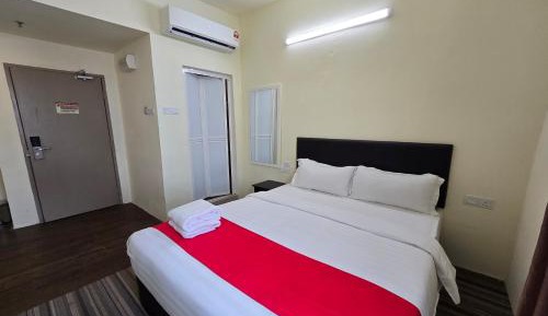 Deluxe Queen Room