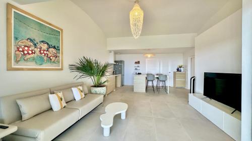 Two-Bedroom Apartment with Balcony and Sea View