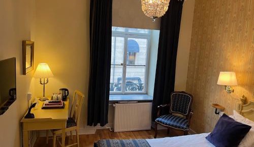 Small Double Room (55 in bed)