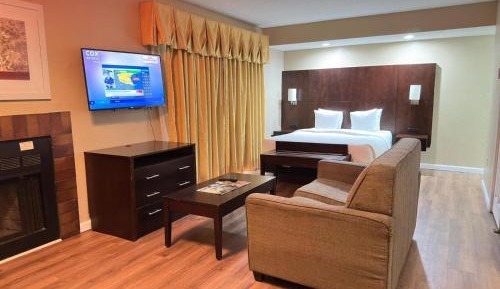 1 King Bed and 1 Queen Bed, Two-Bedroom, Suite, Non-Smoking