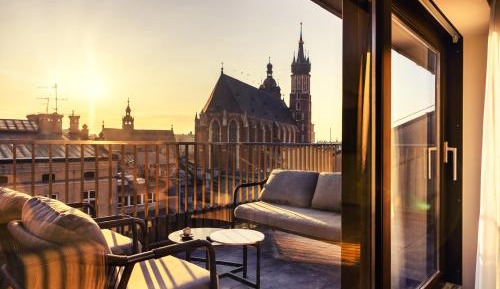 Penthouse Apartment with Old Town View