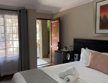 Deluxe Queen Room