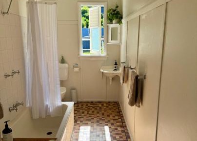 Queen Suite with Pool View