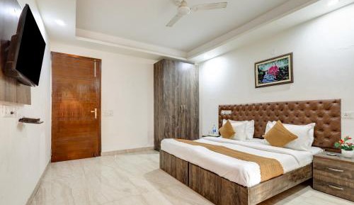 Deluxe Double Room (2 Adults + 1 Child)