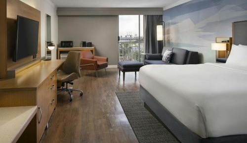Deluxe King Room with Sofa Bed and Harbor View