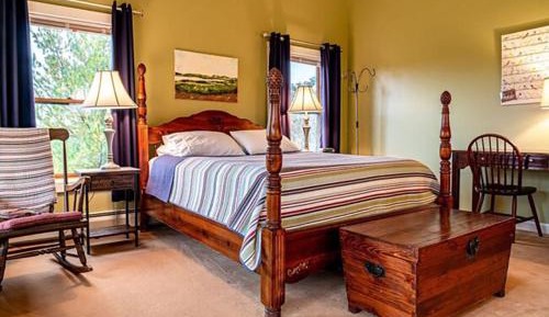 Deluxe Queen Room