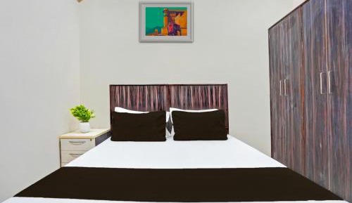 Deluxe Room (2 Adults + 1 Child)
