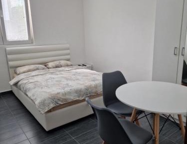 Room #762542402