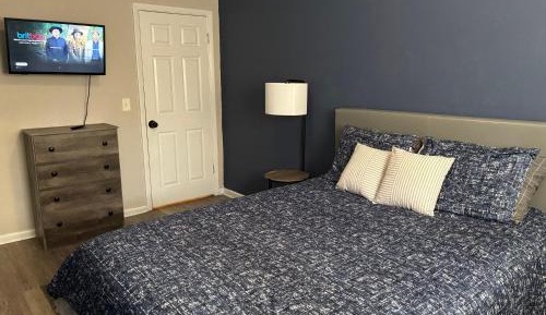 Queen Room with Shared Bathroom