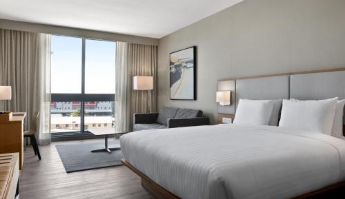 Standard Guest Room with King Bed and Harbor View