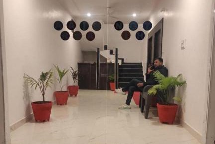Five-Bedroom Deluxe Apartment